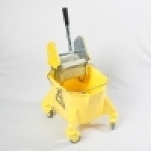 Smoothline bucket with steel CM1220 wringer