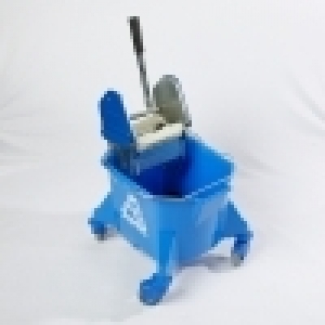 Smoothline bucket with steel CM1220 wringer